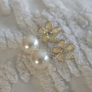 Vintage America Cream Floral Pearl Earrings